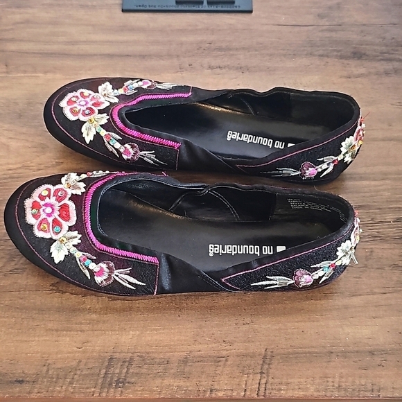 NO Boundaries Embroidered Floral Flats size 6 Excellent used Shape - Picture 5 of 9